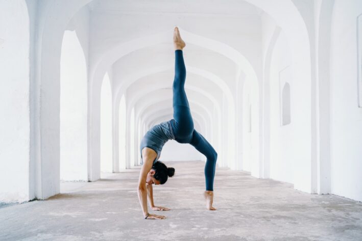 cómo mejorar tu postura en yoga